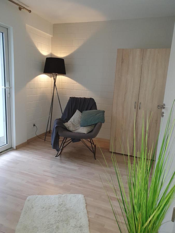 Privat Apartaments , Eigene Eigang, Eigene Badezimmer, Und Eigene Kueche 施特拉伦 外观 照片