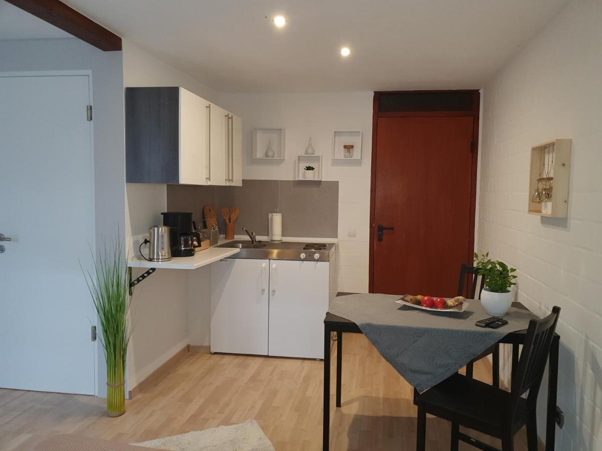 Privat Apartaments , Eigene Eigang, Eigene Badezimmer, Und Eigene Kueche 施特拉伦 外观 照片