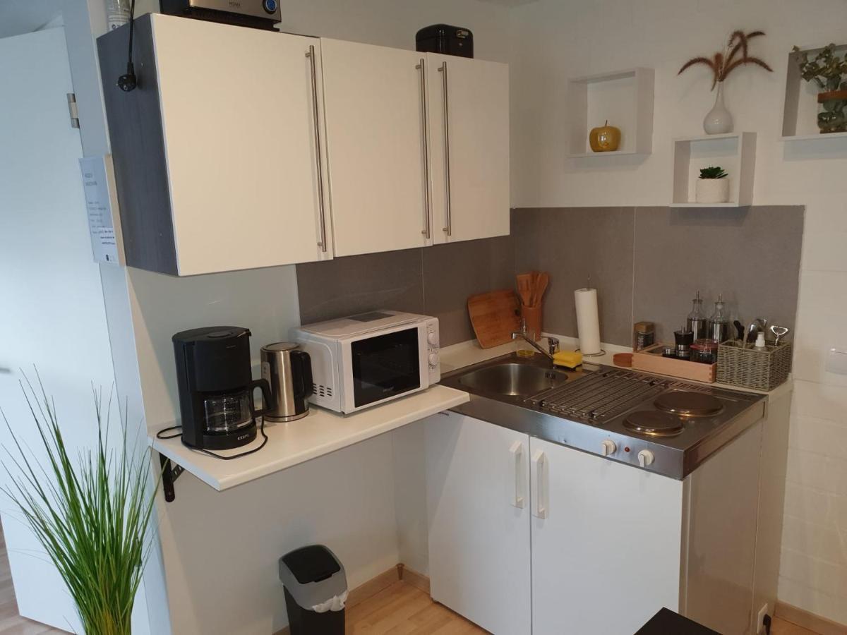Privat Apartaments , Eigene Eigang, Eigene Badezimmer, Und Eigene Kueche 施特拉伦 外观 照片